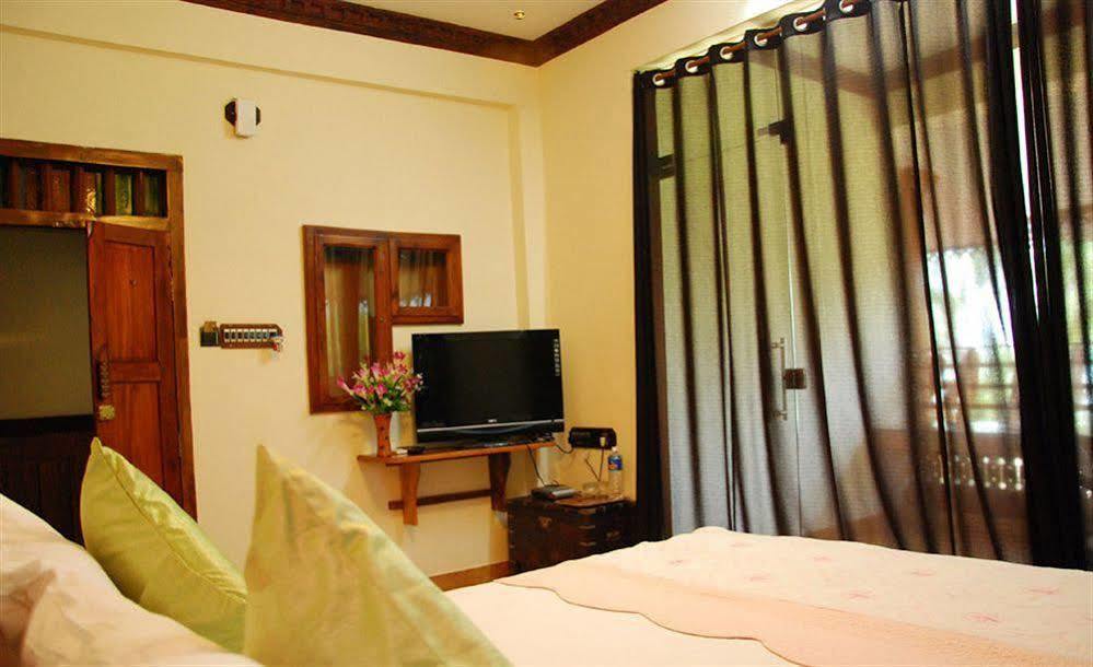 Kovalam Beach Hotel Esterno foto